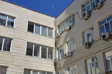 Obraz premium Part of the facade of an industrial building in the production area