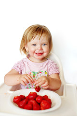   baby  girl eating strawberry