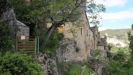 Fototapeta na wymiar village semi troglodytique d'Eglazines, Gorges du Tarn
