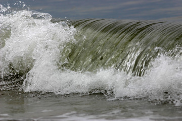 高速シャッターで撮った海の波の形