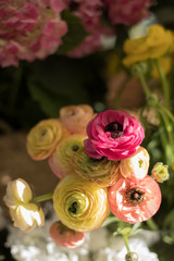 Ramos de flores en los puestos del mercado de Madrid