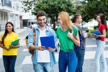Junges Studenten Paar in der Stadt