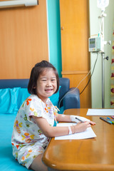 Naklejka premium Illness girl admitted in hospital while saline intravenous (IV) on hand.