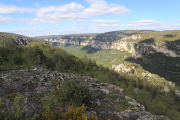 Fototapeta na wymiar randonnée dans les gorges du Tarn