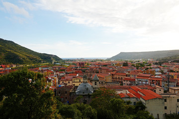 Fototapeta na wymiar Sardinien Bosa Blick über die Stadt