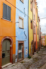 Fototapeta na wymiar Sardinien Bosa Bunte Fassaden in der Altstadt