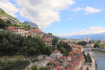 La ville de Grenoble, vue de haut depuis le fort de la Bastille, vue des toîts, Département de l'Isère, France