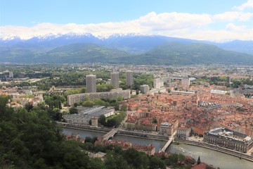 La ville de Grenoble, vue de haut depuis le fort de la Bastille, vue des toîts, Département de...