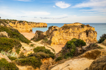 Fototapeta na wymiar Beautiful cliffy beach in Albufeira, Algarve, Portugal