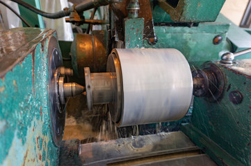 Grinding a metal part on a circular grinding machine with cooling.