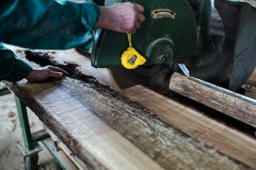 Process of machining logs in sawmill machine