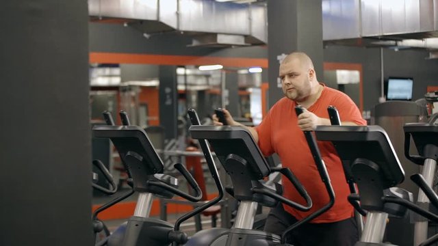 Man making cool down training on orbitrek