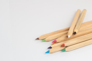 Obraz premium Colored pencils lies on a white background
