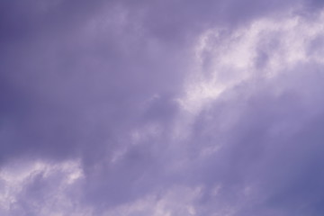 Obraz premium Wolken Himmel abends mit Magenta