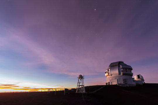 USA, Hawaii, Mauna Kea volcano, telescopes at Mauna Kea Observatories before sunrise