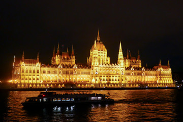 Fototapeta premium Parliament Building of Budapest Hungary at night
