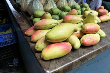 mango auf  dem markt in Victoria auf Seychellen