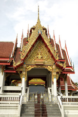 Fototapeta premium Architectural detail from exterior view of the Buddhist temple in Damnoen Saduak Floating Market near Bangkok, Thailand