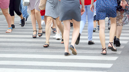 Fototapeta na wymiar people crossing the road at a pedestrian crossing