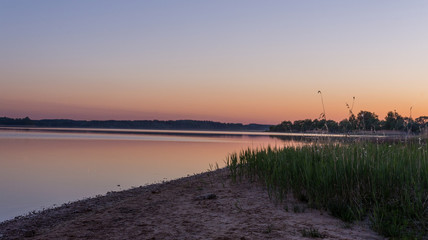 Obraz premium beautiful sunset on the lake