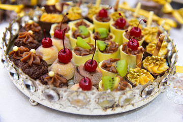 tray sweets, sweets in the market, brazilian sweet , chocolate candy, party candy, condensed milk candy balls, chocolate truffles, brigadeiro, chocolate sprinkles, chocolate candy, sweets table