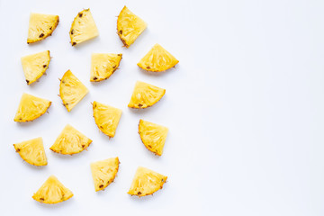Naklejka premium Pineapple slices on white.