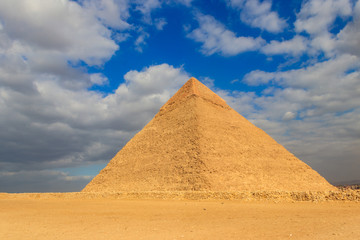 Obraz na płótnie Canvas Pyramid of Khafre or of Chephren is the second-tallest and second-largest of the Ancient Egyptian Pyramids of Giza