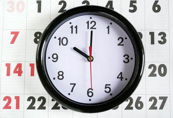 カレンダーと10時の時計