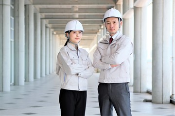 建築士　ヘルメット　ポートレート　ビジネス　男女