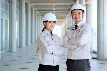 建築士　ヘルメット　ポートレート　ビジネス　男女