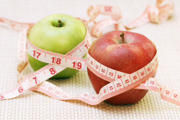 Apples and flexible ruler as a concept of dieting and weight control	
