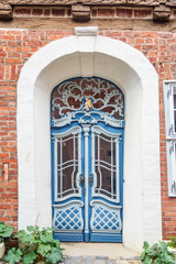 Fototapeta na wymiar Old wooden front door in house. Luneburg. Germany