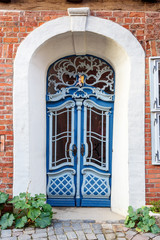 Fototapeta na wymiar Old wooden front door in house. Luneburg. Germany