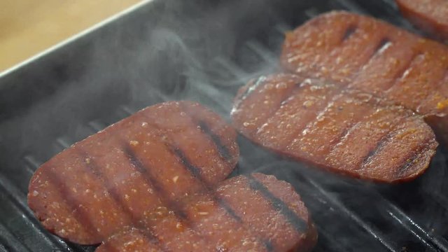 Cooking sucuk, sausage iron cast pan, close up, ib01