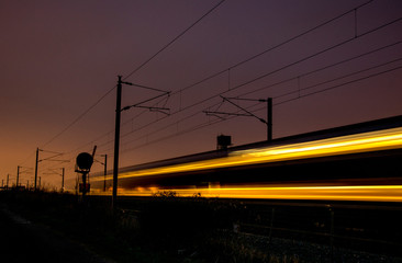 Chemin de fer - la nuit. 