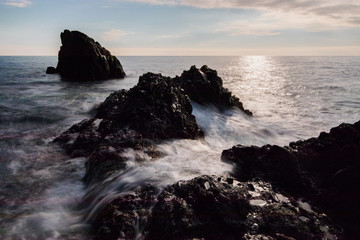 Longue exposition sur l'horizon de la mer méditerranée