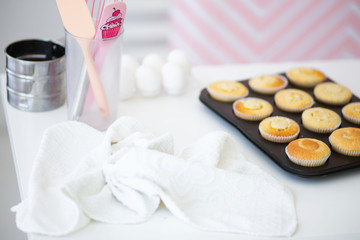Obraz na płótnie Canvas cupcakes in a bakery production