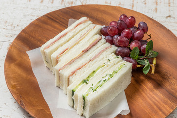 サンドイッチ　Ham and cucumber sandwich