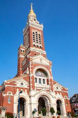 Albert .  Basilique néo-byzantine Notre-Dame de Brebières. Somme. Picardie. Hauts-de-France