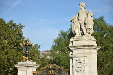 Obraz premium Australia Gate in London - Ceremonial gate presented by Australia to the United Kingdom as a tribute to Queen Victoria memorial in UK.