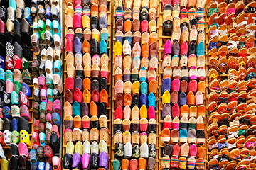 Moroccan slippers at market, Chefchaouen, Morocco - obrazy, fototapety, plakaty