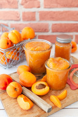 Konfituere aus Aprikosen