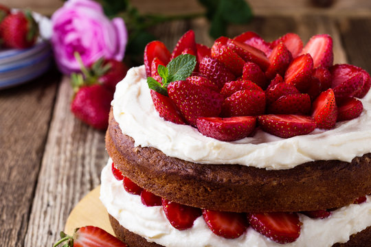 Homemade cake with strawberries