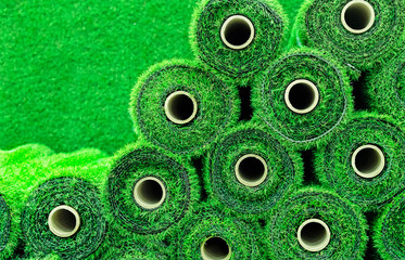 Artificial grass in rolls to cover tennis courts, sports fields, golf courses and football.