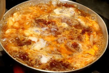 かつ丼作ってます！