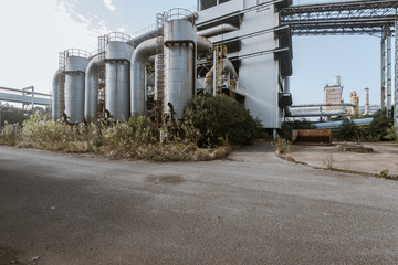 Obraz premium Industrial buildings in an abandoned factory