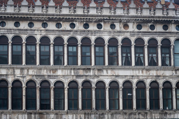 Naklejka premium Pattern of windows in the St.Marc square in Venice, Italy