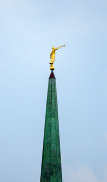 Moroni statue on temple