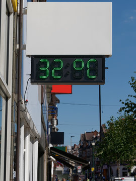 Street digital thermometer displaying a temperature of 32 degrees Celsius in London, UK. Heat wave concept.
