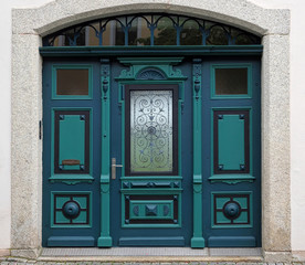 Alter schöner historischer Hauseingang